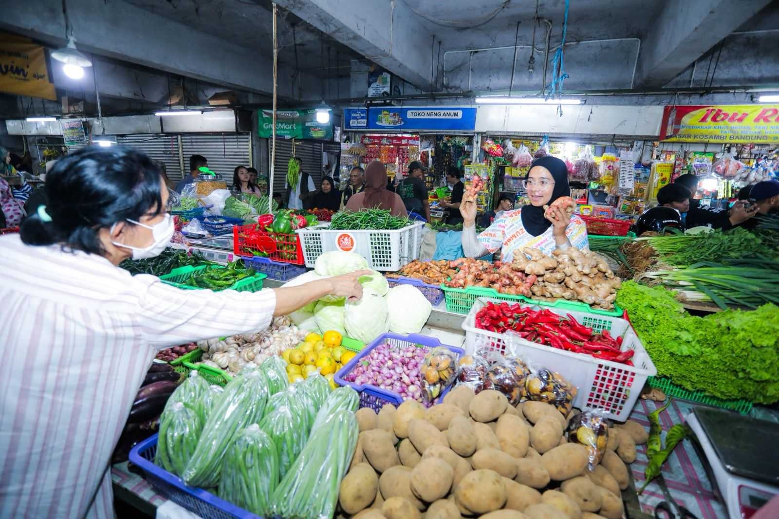 Harga Bahan Pokok Jawa Barat 2026: Stok Bawang dan Daging Ayam Melimpah