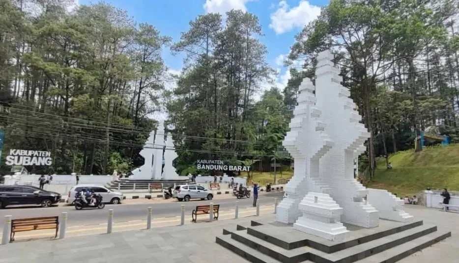 Ikonik! Wajah Baru Wisata Ciater Subang Hadirkan Gerbang Mendak Waluya Bergaya Sunda Modern