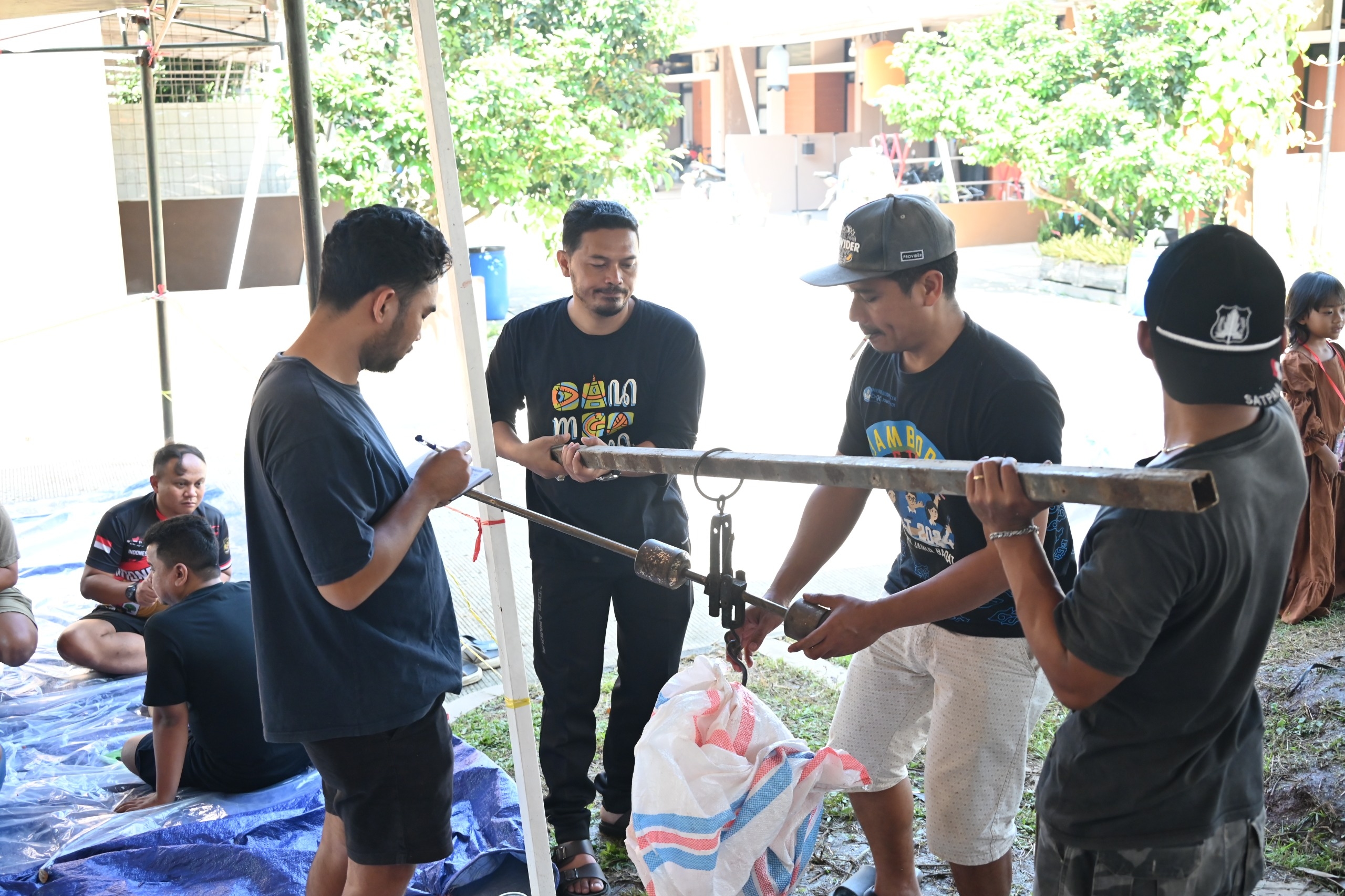 Pertama Kalinya, Warga Senopati Banjaran Gelar Kurban Bersama Penuh Gotong Royong