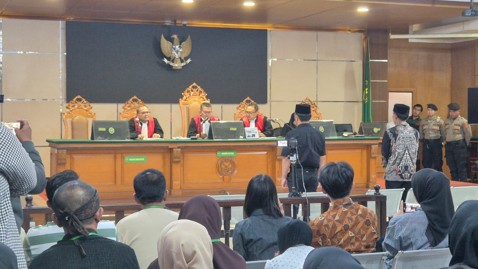 Hakim PN Bandung Perintahkan KPK Kembalikan Barang Bukti Istri Ono Surono