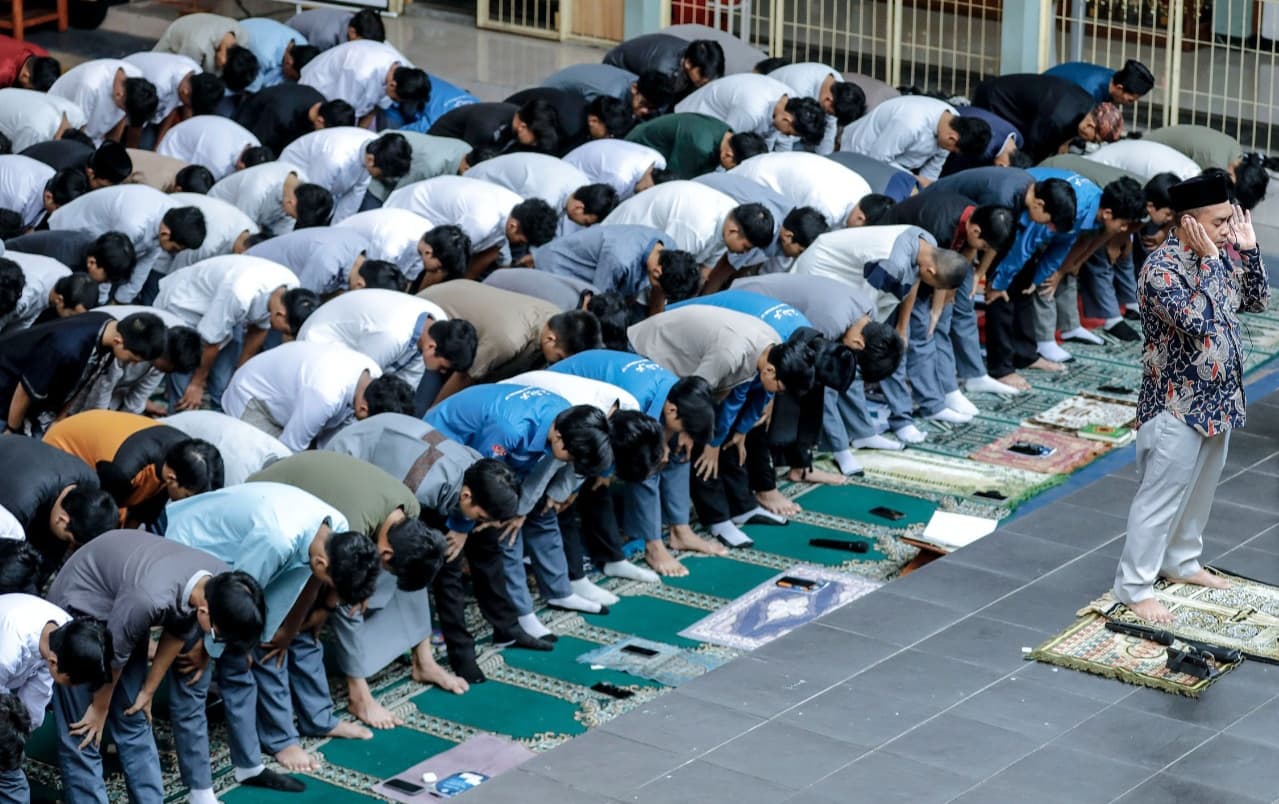 Padukan Spiritual dan Ekologi, SMAN 24 Bandung Gelar Aksi Bersih Sekolah di Momentum Ramadan