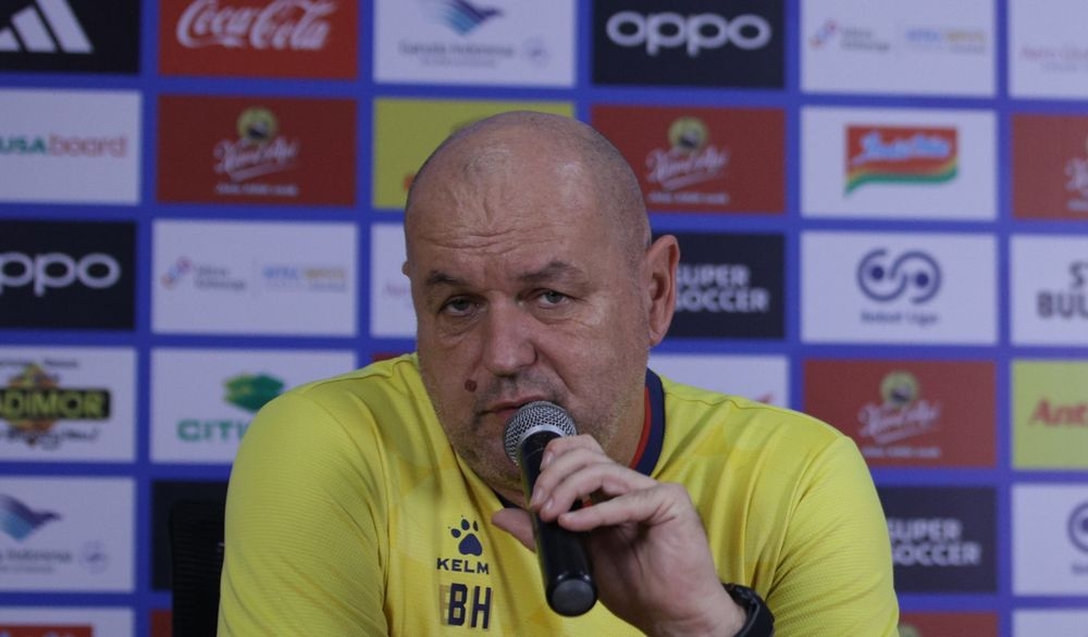 Laga Persebaya vs Persib: Bojan Hodak Soroti Pertahanan Solid Bajul Ijo di Bawah Asuhan Tavares