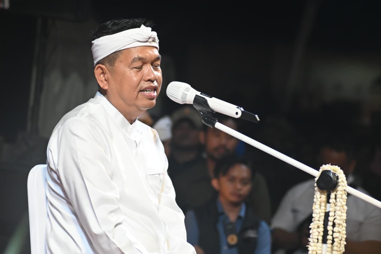 Soroti Kerusakan Infrastruktur, KDM Pastikan Pemprov Jabar Mendukung Penuh Perbaikan Jalan di Cianjur