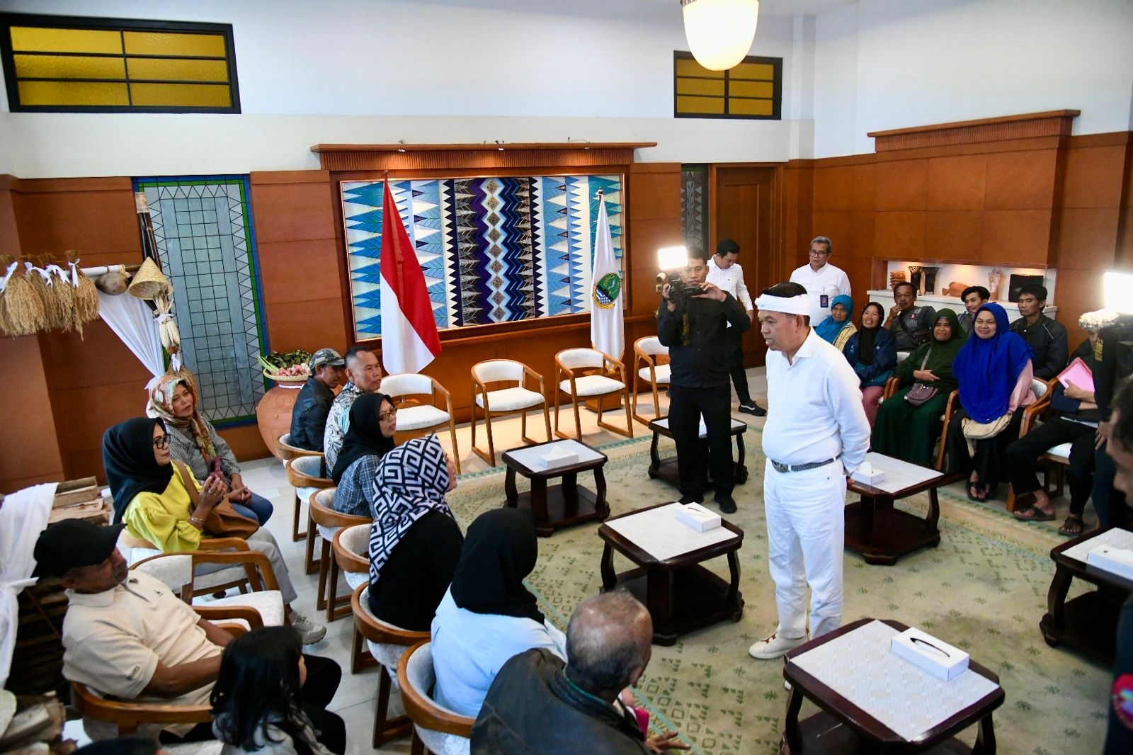 Gubernur Dedi Mulyadi Salurkan Bantuan Korban Longsor Lembang 2026 dan Siapkan Lahan Relokasi