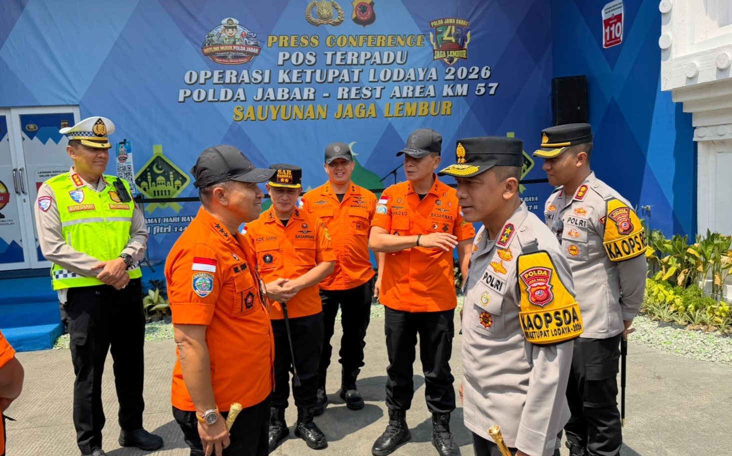 Kabasarnas dan Kapolda Jabar Tinjau Kesiapan Posko Terpadu KM 57 Tol Japek