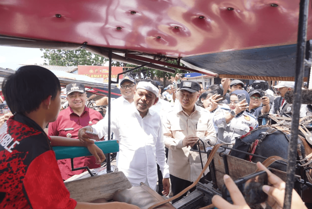 Bersama Kemenhub, Gubernur Dedi Mulyadi Tinjau Jalur Mudik dan Salurkan Kompensasi Kusir Delman di Garut