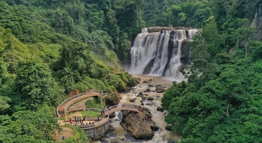 Pesona Air Terjun Tersembunyi, Ini 10 Rekomendasi Wisata Curug Jawa Barat yang Wajib Anda Kunjungi