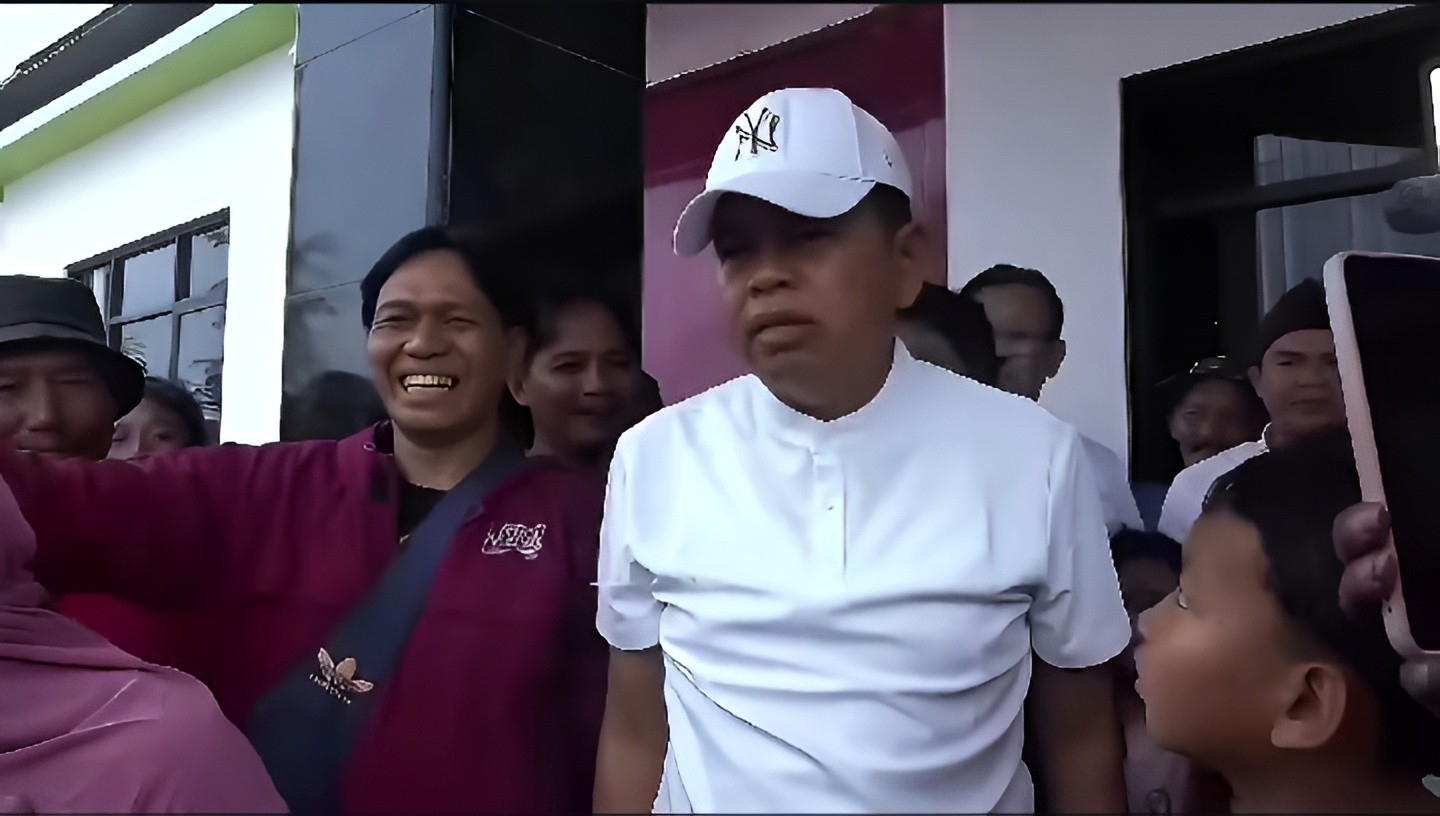 Urai Kemacetan Jalur Pantura, Gubernur KDM Beri Kompensasi Penyapu Koin Jembatan Sewo