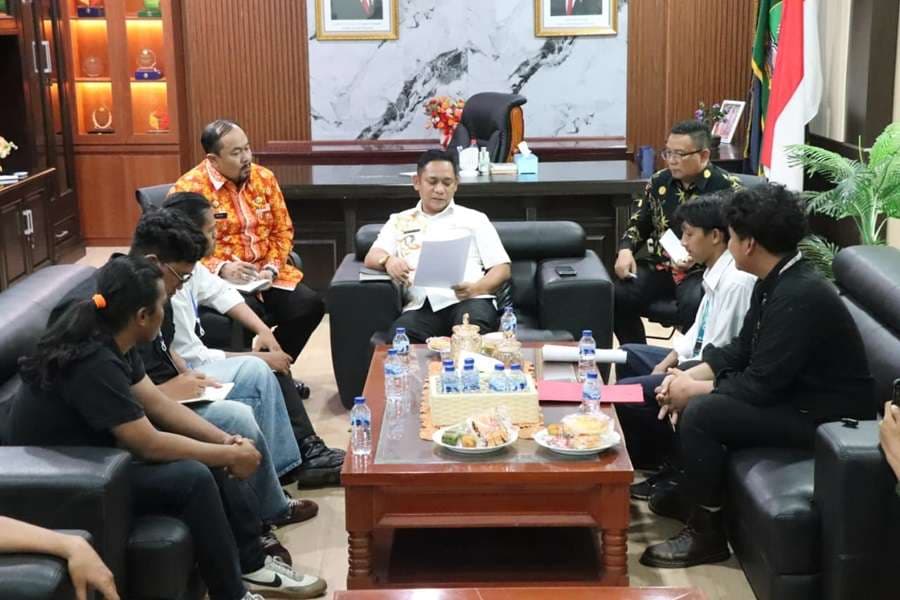 Plt Bupati Bekasi Terima Aksi Mahasiswa, Janji Benahi Ketimpangan Pembangunan