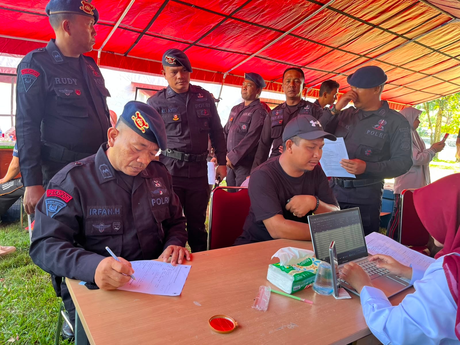 Sambut HUT Ke-57 UIN Sultanah Nahrasiyah, Personel Brimob Aceh Batalyon B Pelopor Gelar Aksi Donor Darah