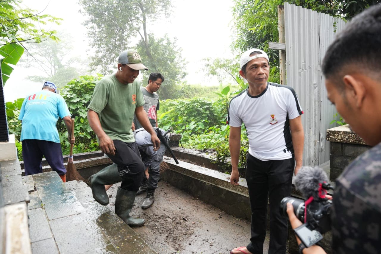 Jaga Lingkungan Terhindar Banjir, Bupati Purwakarta Bersih-bersih Jalur Perbatasan