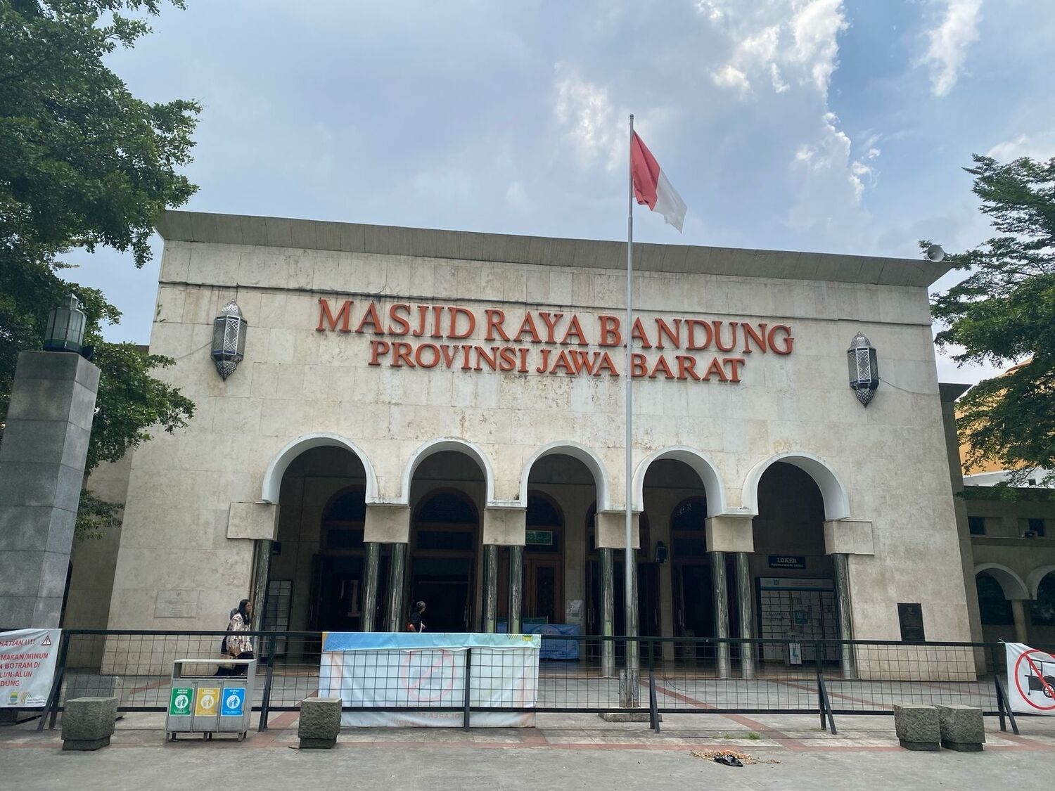 Pemda Provinsi Jabar Komitmen Rawat Masjid Raya