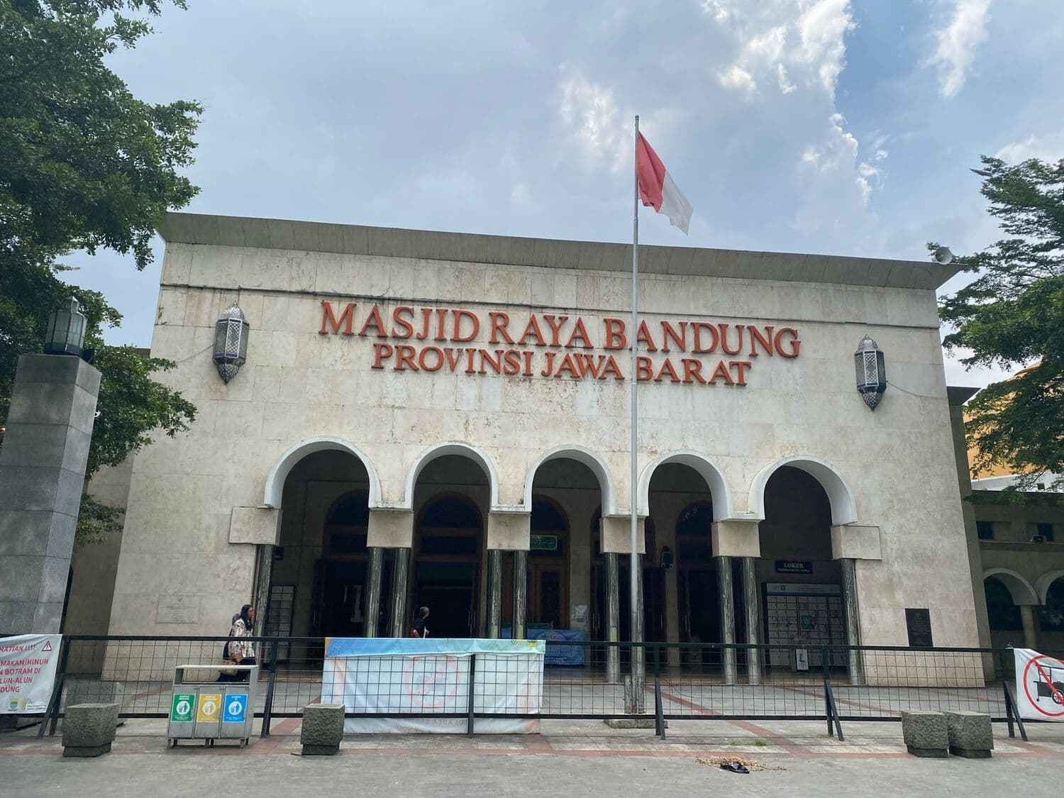 Pemda Provinsi Jabar Komitmen Rawat Masjid Raya