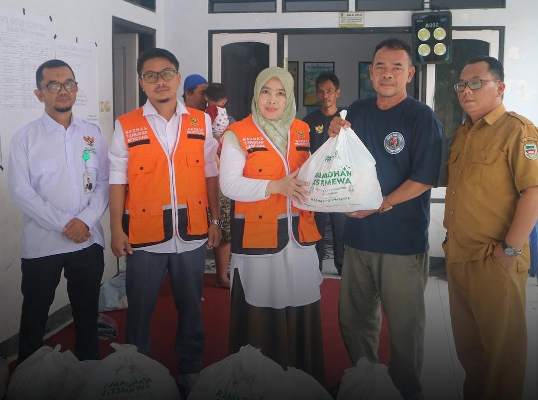 BAZNAS Purwakarta Tunjukan Kepeduliannya, Salurkan Bantuan Sembako Kepada Korban Banjir Cikaobandung