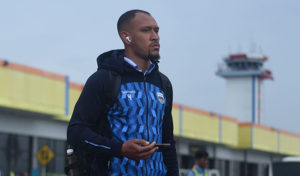 Meski Sedang Liburan, Gustavo Franca Sebut Persib Bandung Tak Boleh Lengah Klasemen Liga 1 Dibuntuti Dewa United dan Persebaya