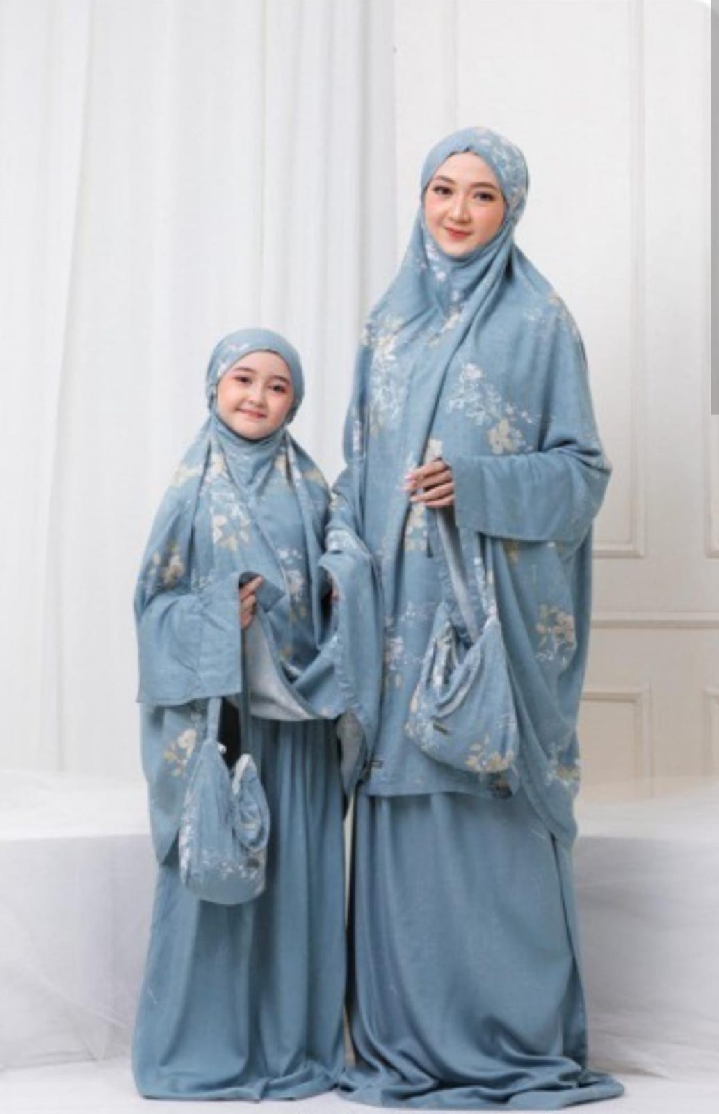 Tren Mukena Couple Ibu dan Anak yang Populer di Lebaran 2025