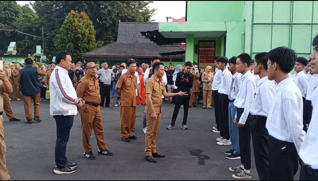 Om Zein Berangkatkan 28 Siswa Purwakarta ke Rindam III Siliwangi untuk Pendidikan Karakter
