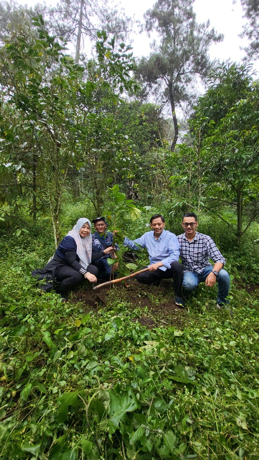 PJT II Ingatkan Urgensi Jaga Ekosistem DAS Citarum Saat Panen Raya Kopi di Wilayah Konservasi Situ Cimeuhmal