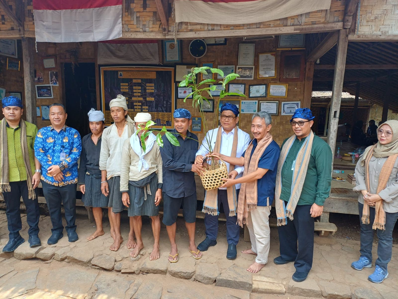 Perum Jasa Tirta II Tanam 5.075 Pohon di Desa Kanekes, Dukung Mitigasi Iklim dan Kesejahteraan Warga