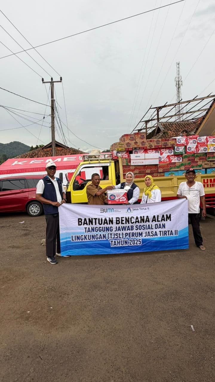 PJT II Salurkan Bantuan bagi Korban Banjir dan Longsor di Sukabumi