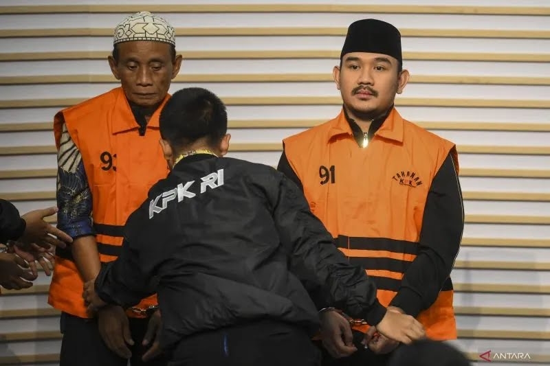 Resmi Jadi Tersangka KPK, Bupati Bekasi Ade Kuswara Minta Maaf dan Titip Pesan untuk Dedi Mulyadi