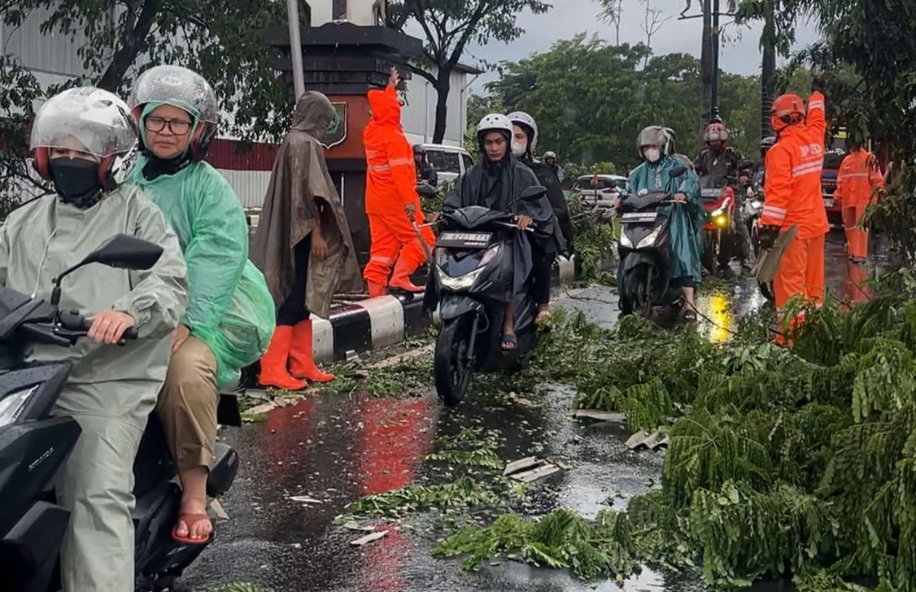 Gerak Cepat Tangani Bencana, Bupati Bogor Rudy Susmanto Tinjau Lokasi Puting Beliung Pakansari