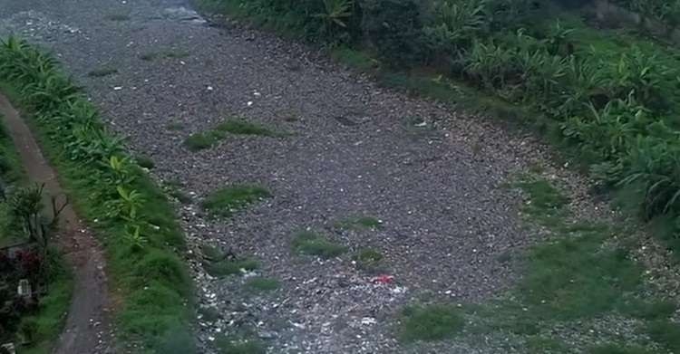 Respons Cepat Temuan Pandawara, Dinas SDA Jabar Angkut Sampah di Oxbow Cicukang Kabupaten Bandung