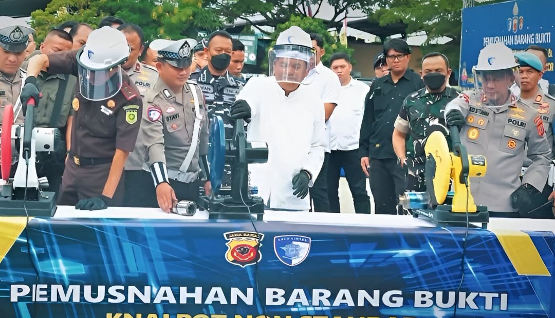 Jaga Kamtibmas, Gubernur Jawa Barat Dedi Mulyadi Musnahkan Puluhan Kilogram Sabu dan Ribuan Knalpot Brong